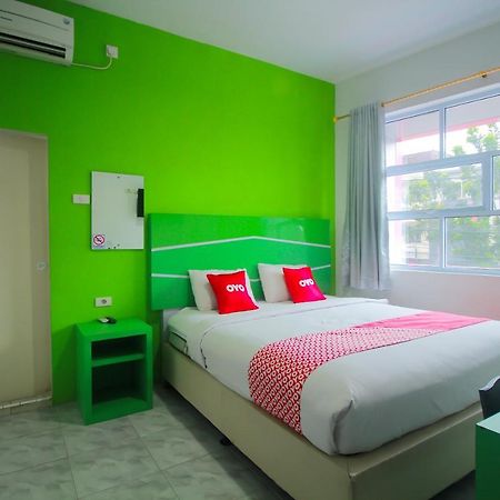 Oyo 1825 Marcopolo Homestay Pekanbaru Luaran gambar