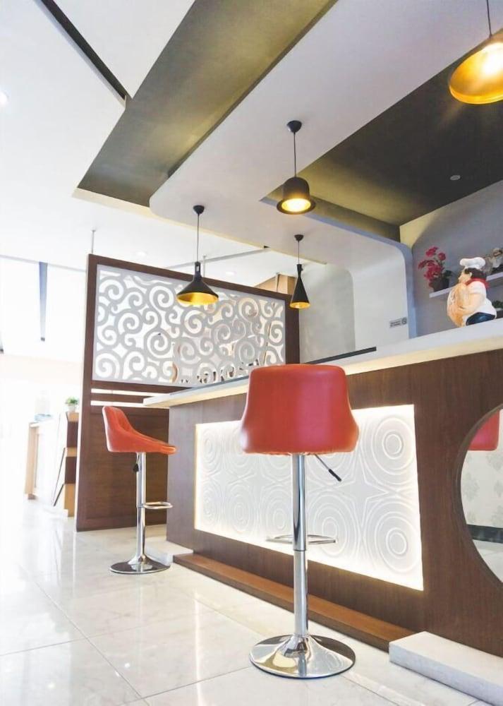 Oyo 1825 Marcopolo Homestay Pekanbaru Luaran gambar