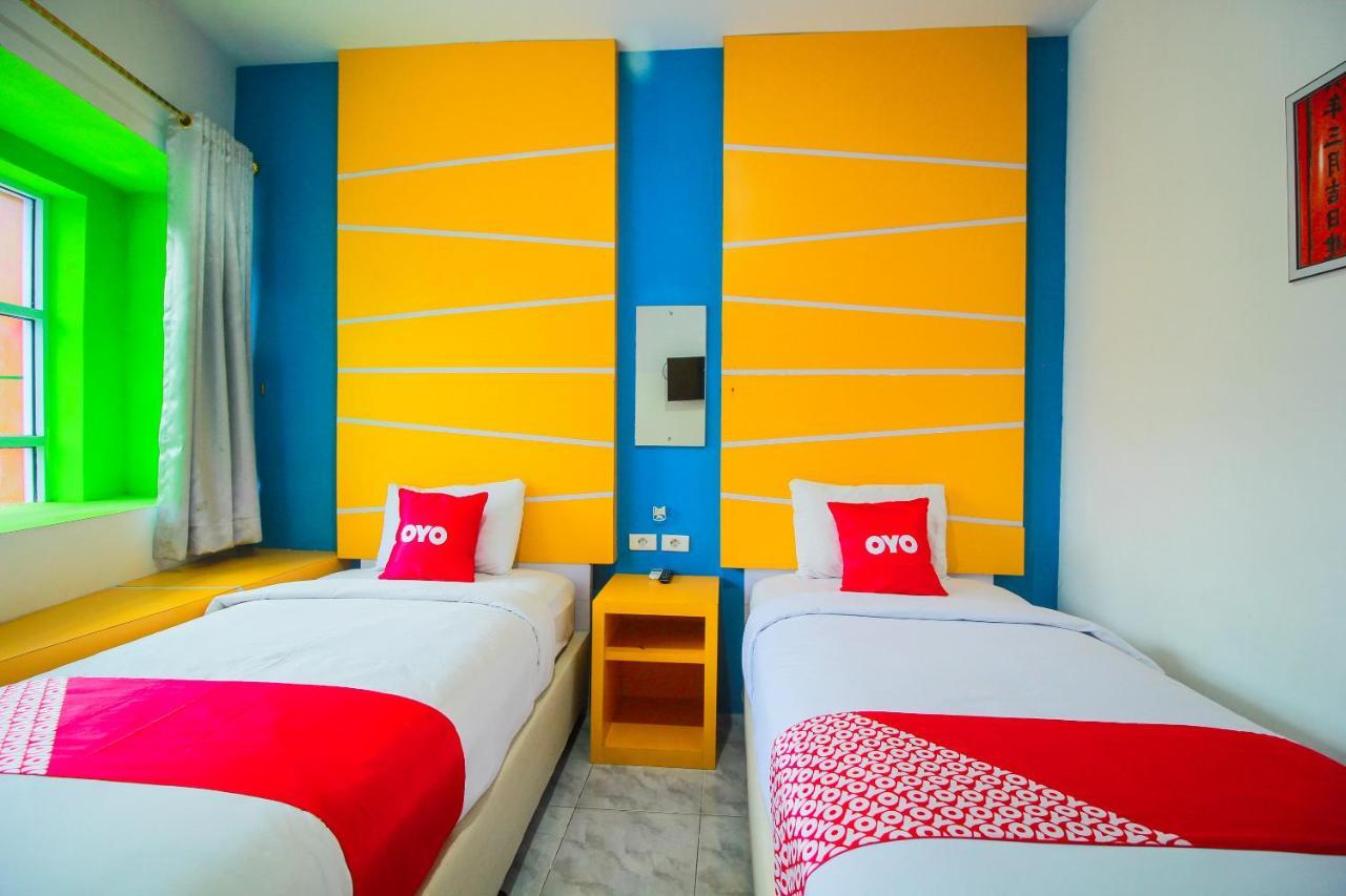 Oyo 1825 Marcopolo Homestay Pekanbaru Luaran gambar
