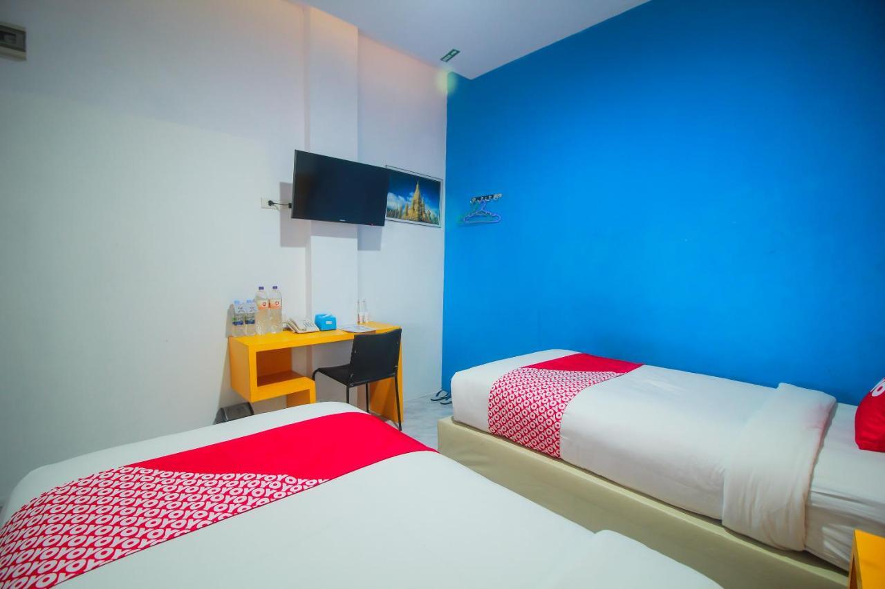 Oyo 1825 Marcopolo Homestay Pekanbaru Luaran gambar