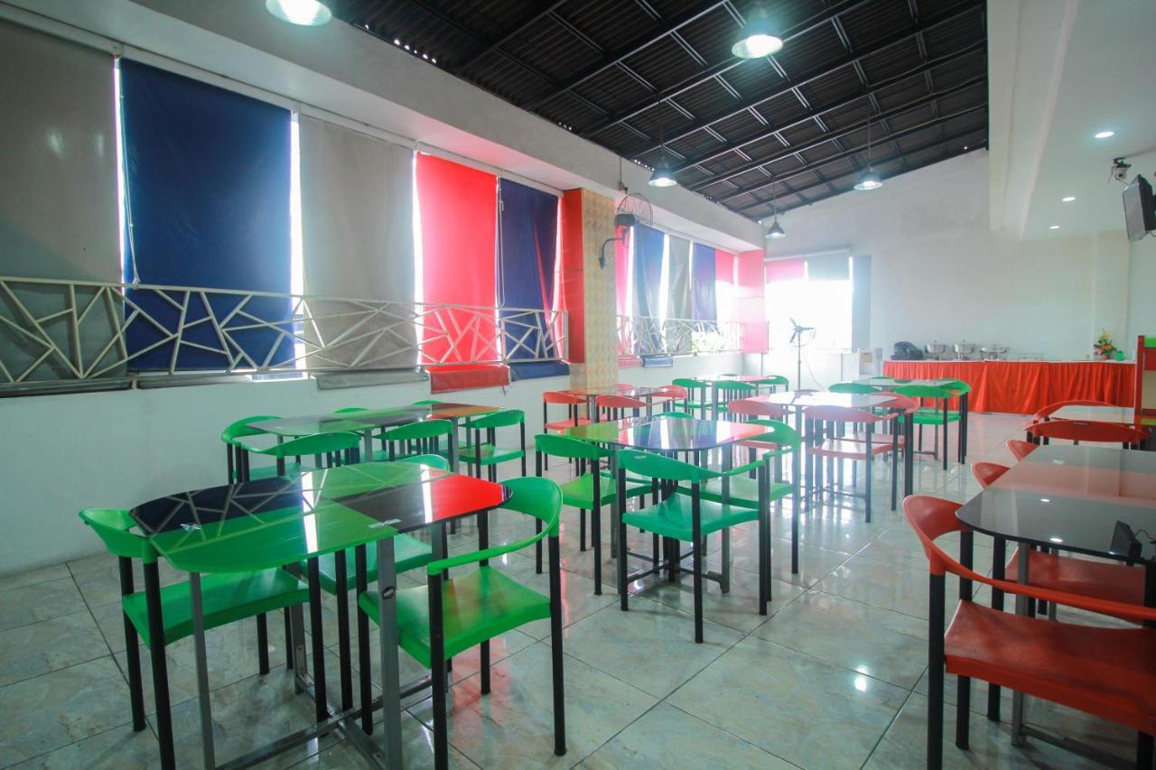 Oyo 1825 Marcopolo Homestay Pekanbaru Luaran gambar