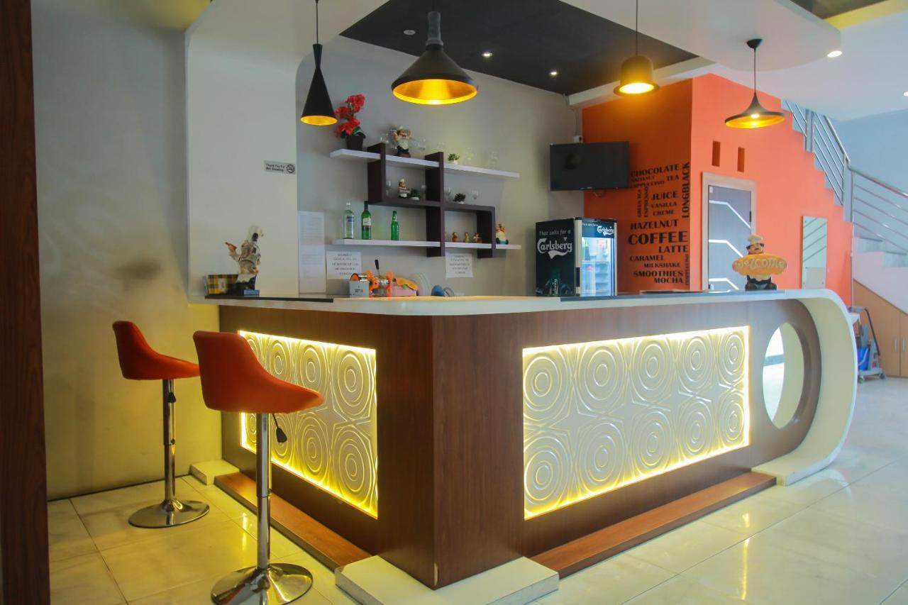 Oyo 1825 Marcopolo Homestay Pekanbaru Luaran gambar